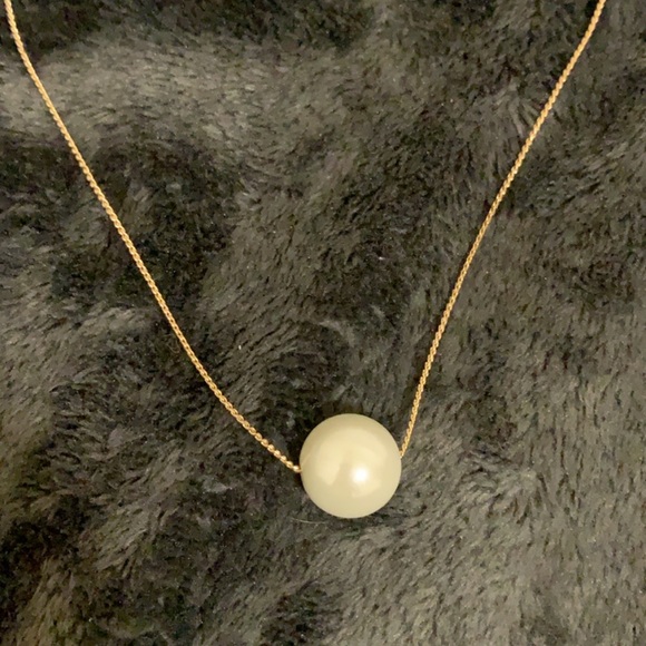 H&M Faux Pearl Necklace with Gold Chain - Picture 2 of 2